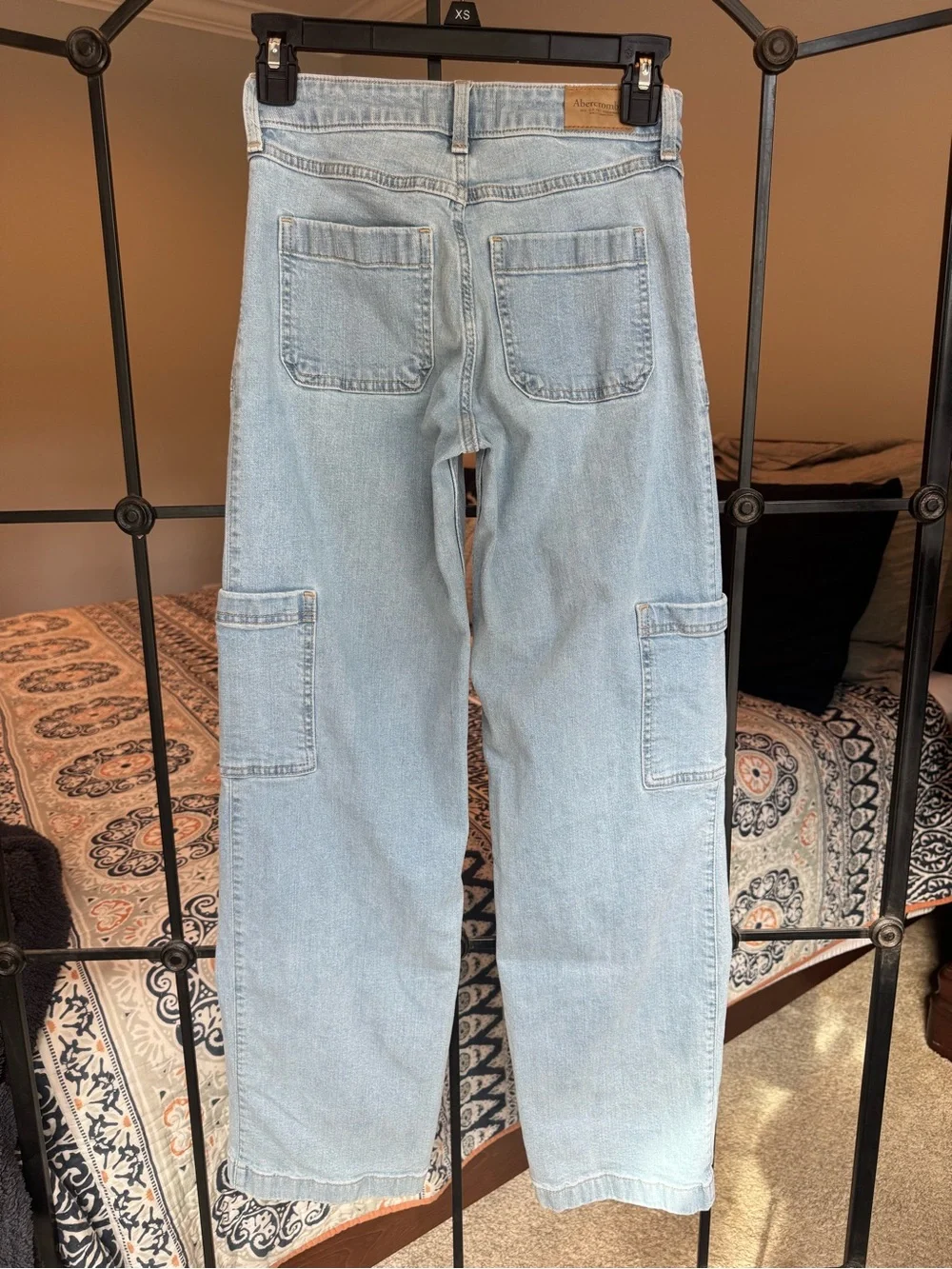 Abercrombie Kids Girls Light Wash Cargo Jeans 13/14 LONG